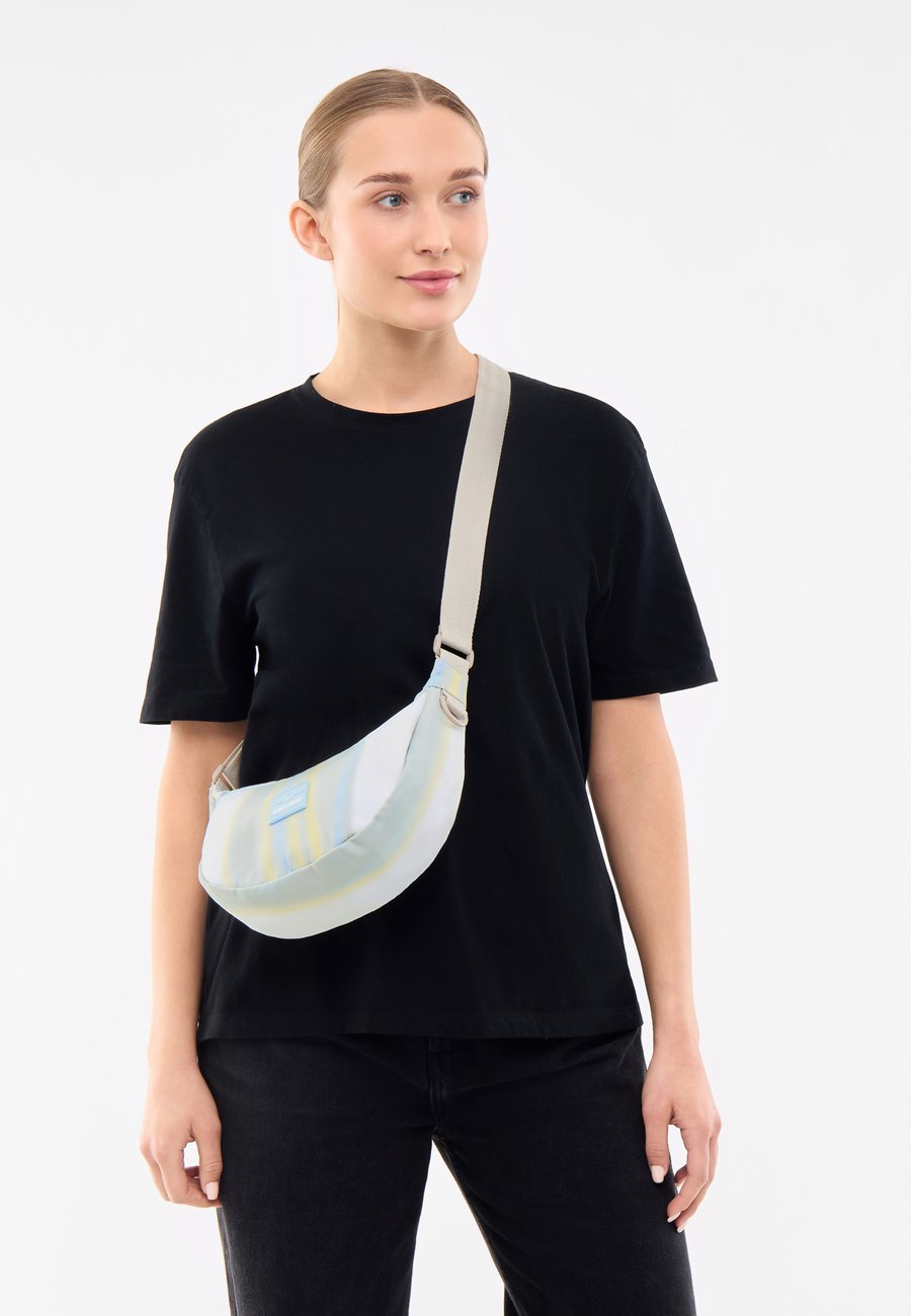 Сумка кросс-боди Johnny Urban ALLY SMALL, Striped Sand/Sand
Сумка кросс-боди Johnny Urban ALLY SMALL, Striped Sand/Sand