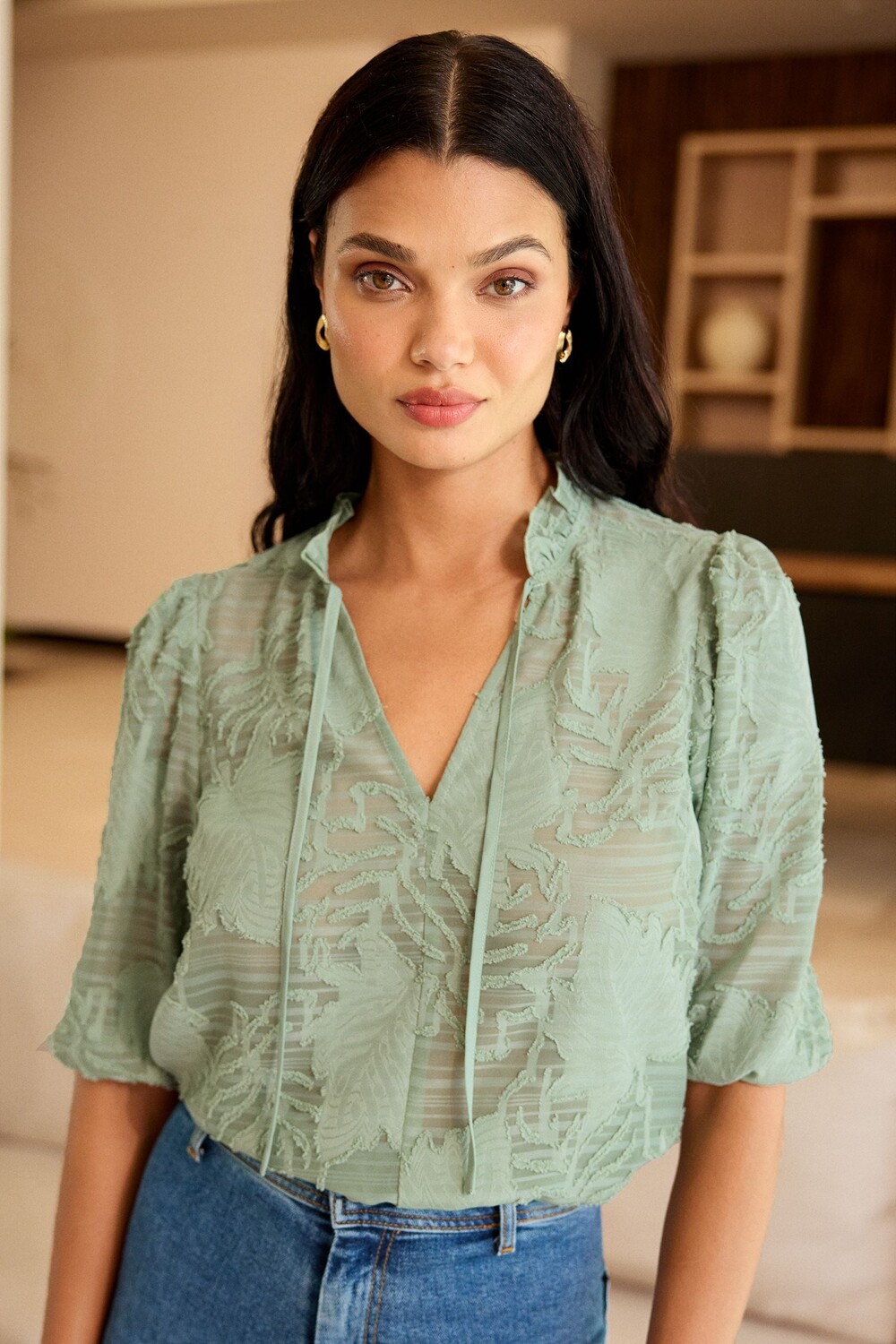 Блузка с рукавом 3/4 с выгоревшим узором и завязкой на шее Lipsy, зеленый
Блузка с рукавом 3/4 с выгоревшим узором и завязкой на шее Lipsy, зеленый