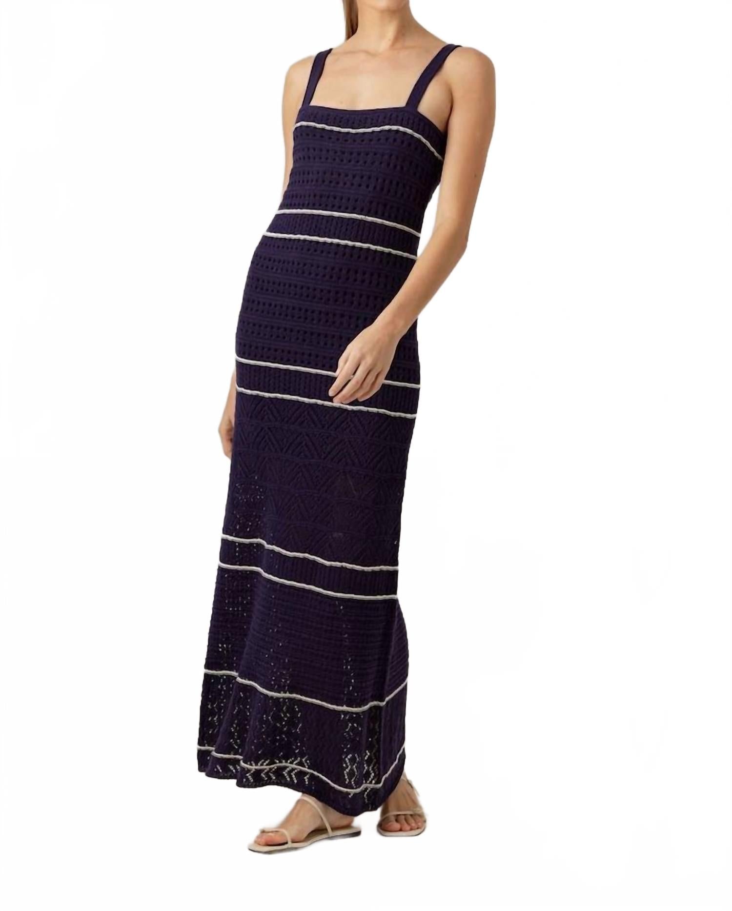 Платье Cleore в темно-синем цвете Sundays
Платье Cleore в темно-синем цвете Sundays