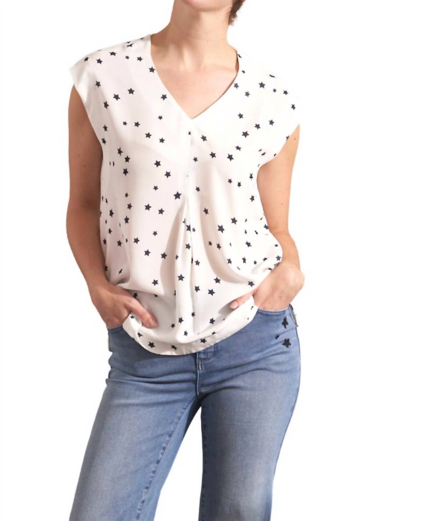 Звездный топ в белом комбо Renuar
Звездный топ в белом комбо Renuar