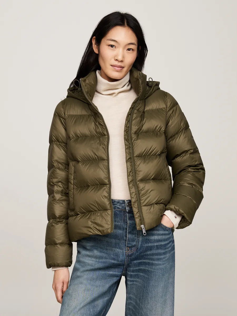 Стеганая куртка Tommy Hilfiger с капюшоном и тисненым логотипом, зеленый
Стеганая куртка Tommy Hilfiger с капюшоном и тисненым логотипом, зеленый