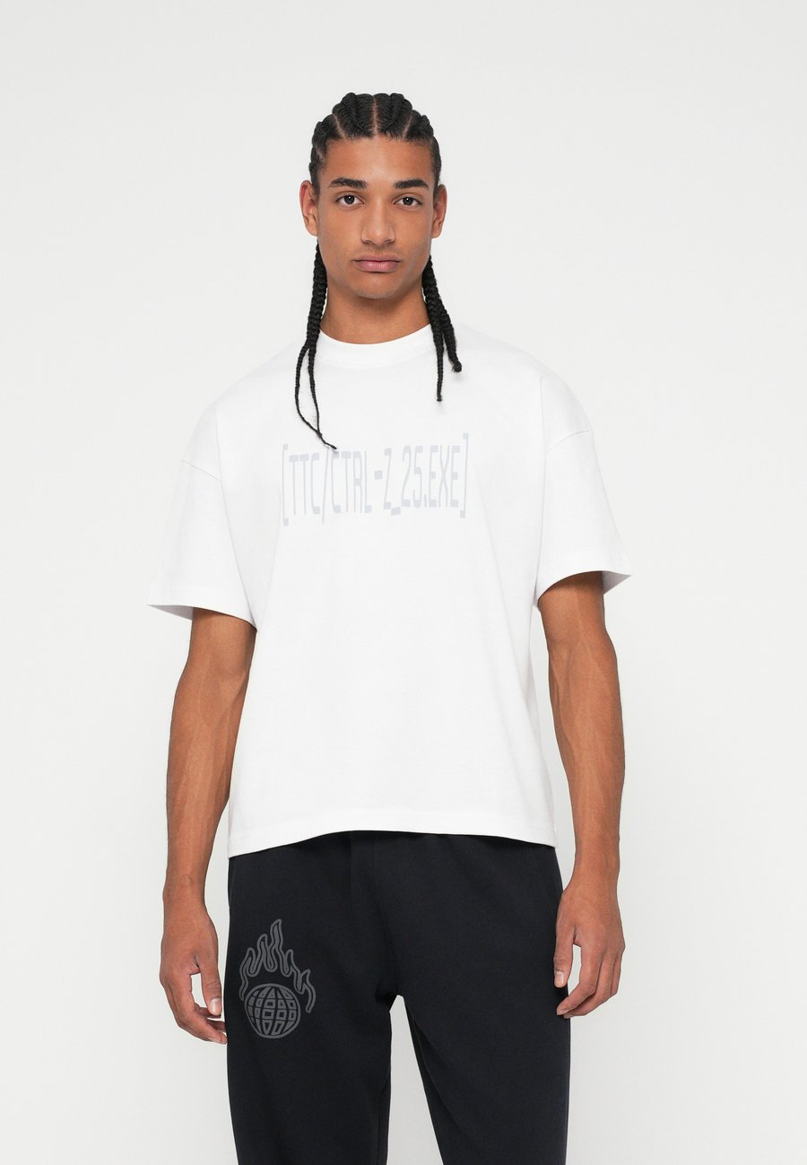 Футболка The Tracksuit Club UNDO SOCIETY UNISEX, White, Белый, Футболка The Tracksuit Club UNDO SOCIETY UNISEX, White
Футболка The Tracksuit Club UNDO SOCIETY UNISEX, White, Белый, Футболка The Tracksuit Club UNDO SOCIETY UNISEX, White