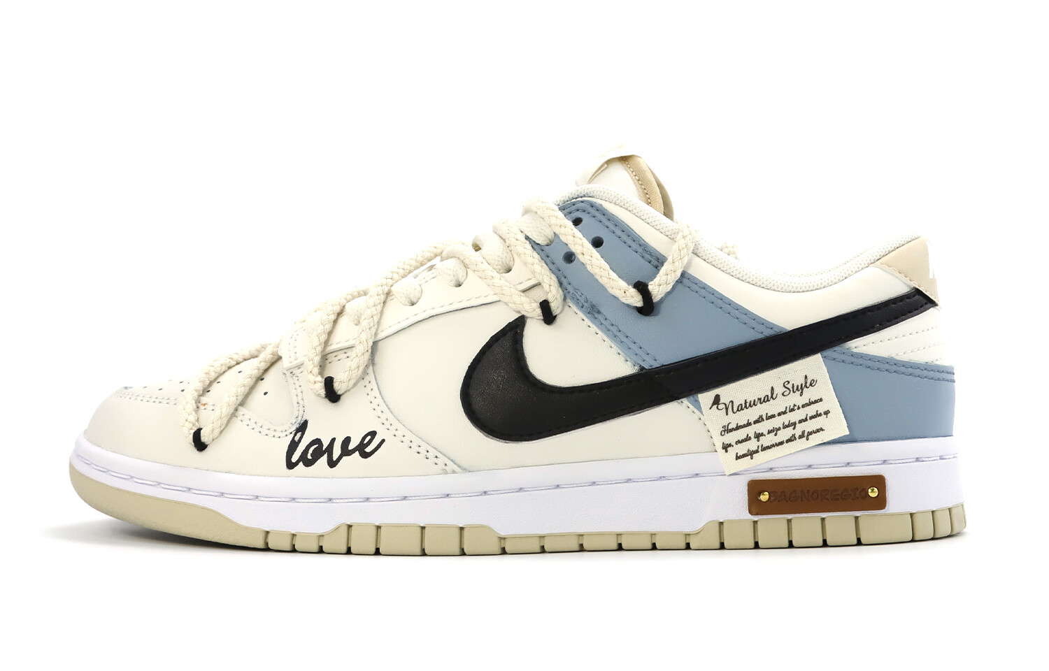 Мужские кроссовки для скейтбординга Nike Dunk, White and blue
Мужские кроссовки для скейтбординга Nike Dunk, White and blue