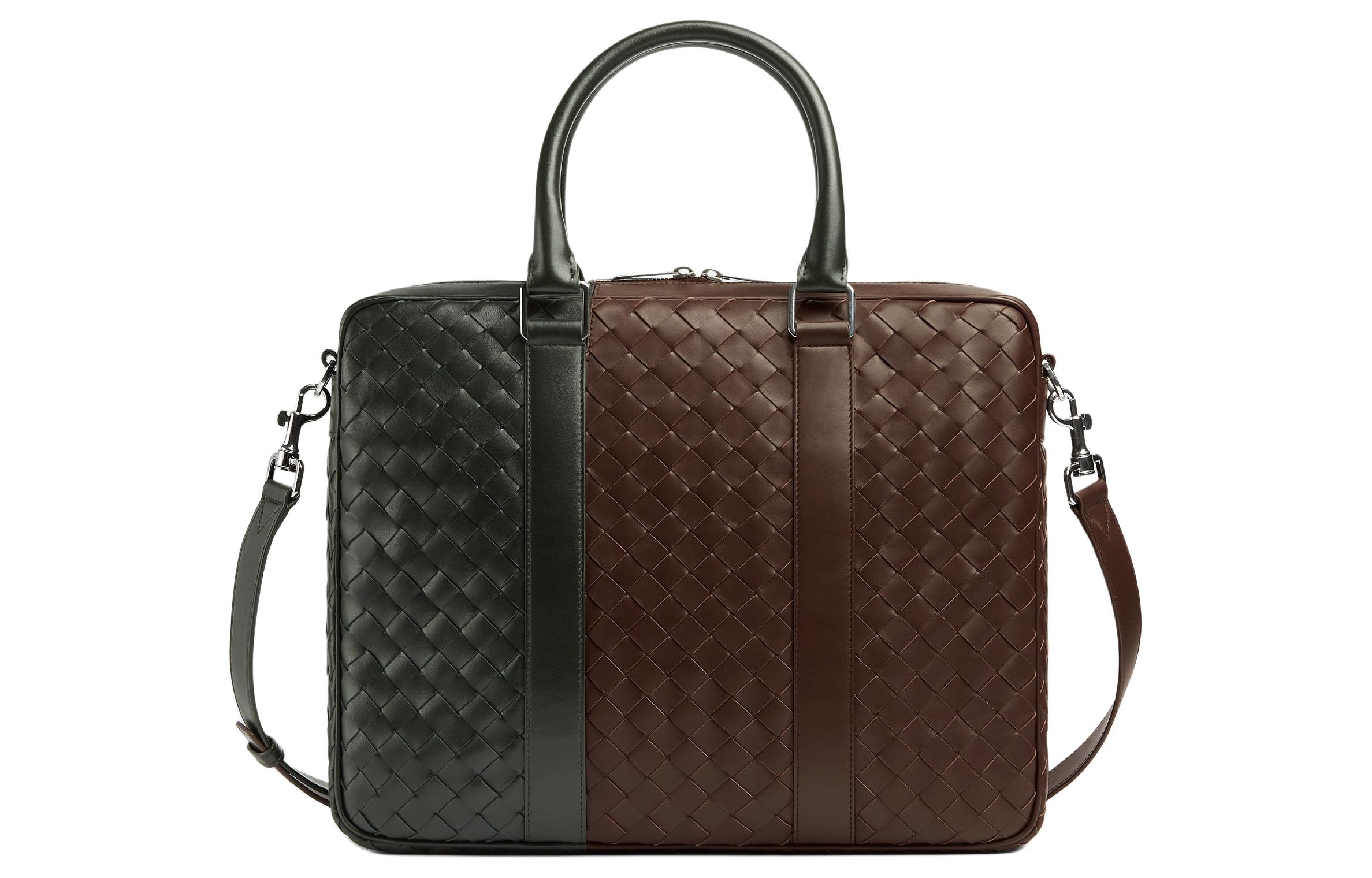 Bottega Veneta Кожаный женский портфель через плечо большого размера light brown и dark green
Bottega Veneta Кожаный женский портфель через плечо большого размера light brown и dark green