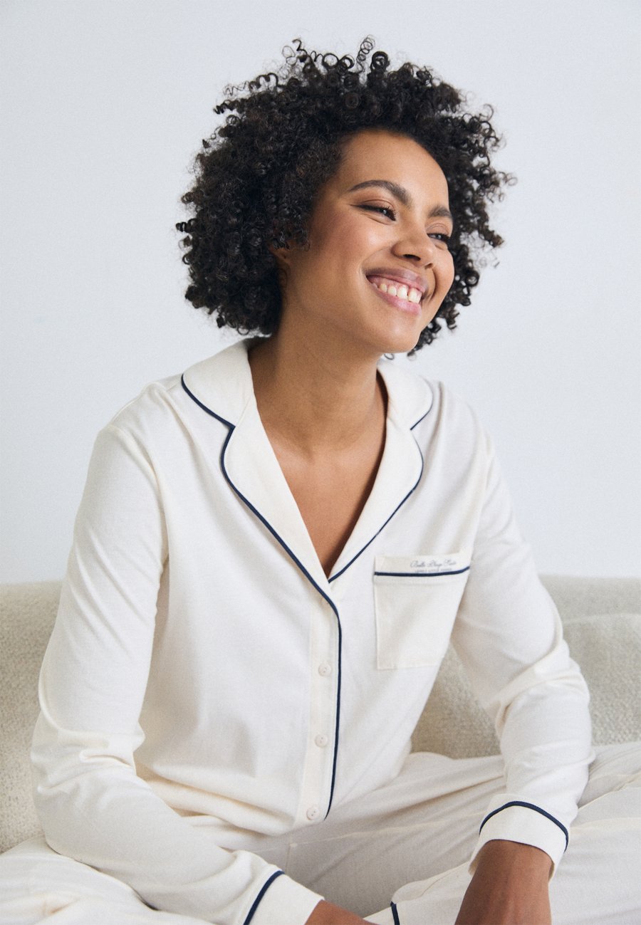 Пижамный комплект LASCANA SUITE CLASSIC, Ecru/Off-White
Пижамный комплект LASCANA SUITE CLASSIC, Ecru/Off-White