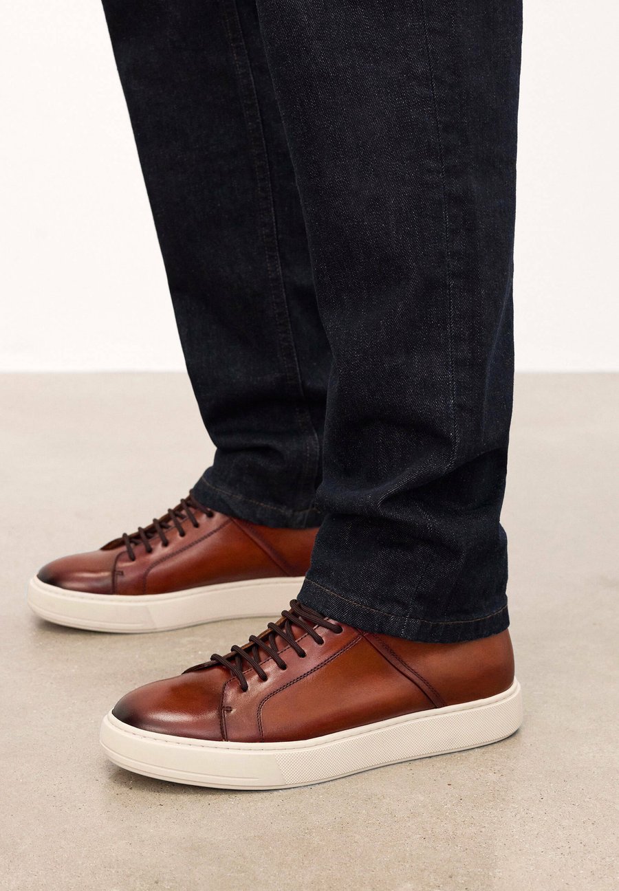 Кроссовки Kazar FELIKS, Brown
Кроссовки Kazar FELIKS, Brown