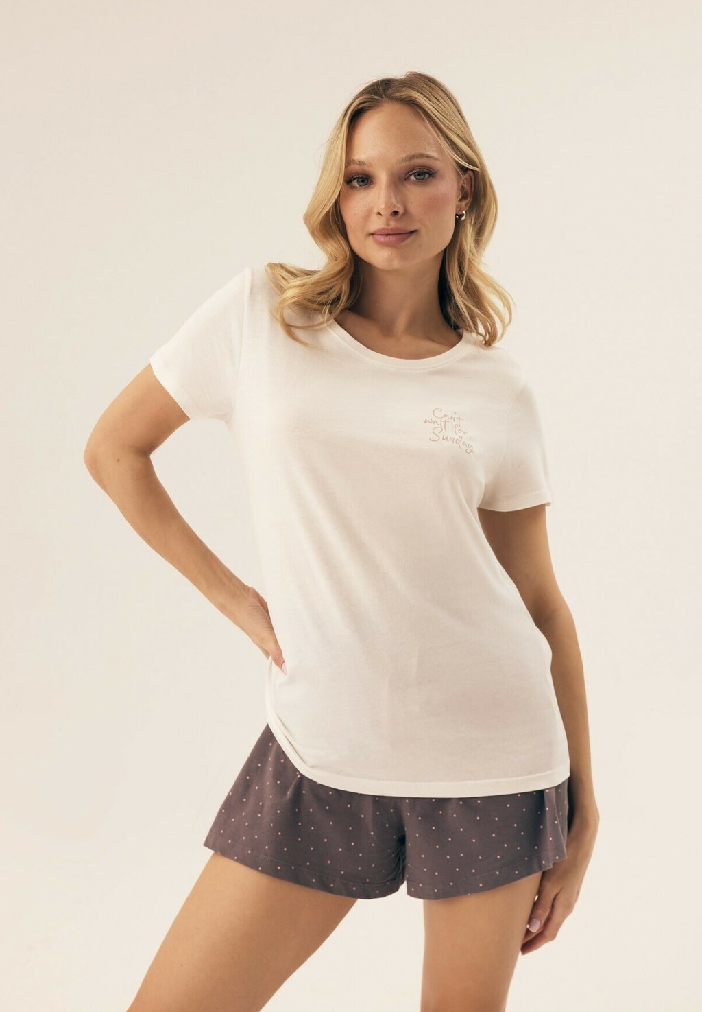 Пижамный комплект RENYA - Pyjamas ESOTIQ, кремовый
Пижамный комплект RENYA - Pyjamas ESOTIQ, кремовый