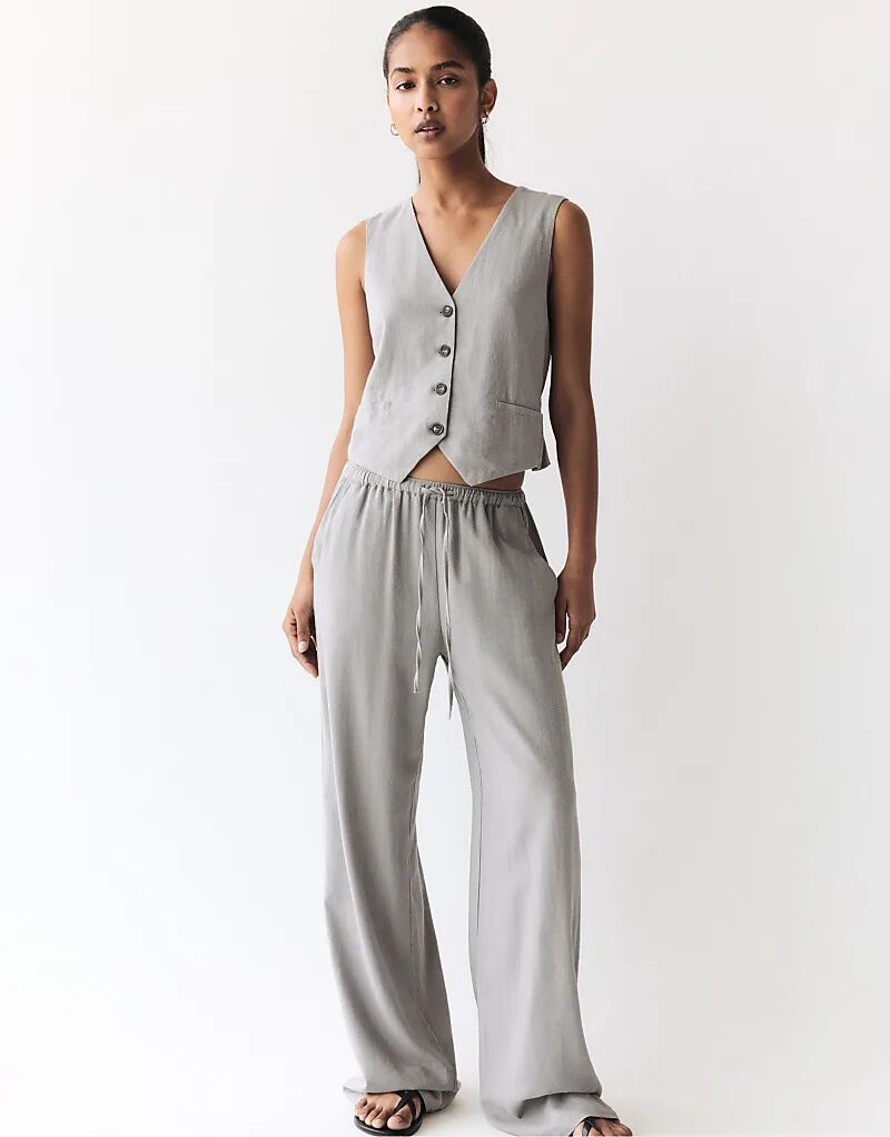 Спортивные брюки Pull&Bear в деревенском стиле серо-коричневого цвета
Спортивные брюки Pull&Bear в деревенском стиле серо-коричневого цвета