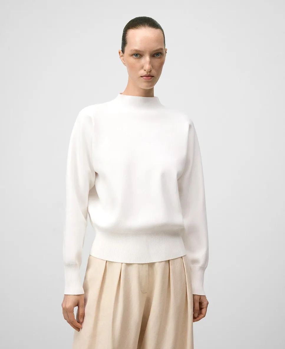 Женский вязаный джемпер с округлой горловиной Adolfo Dominguez, белый
Женский вязаный джемпер с округлой горловиной Adolfo Dominguez, белый