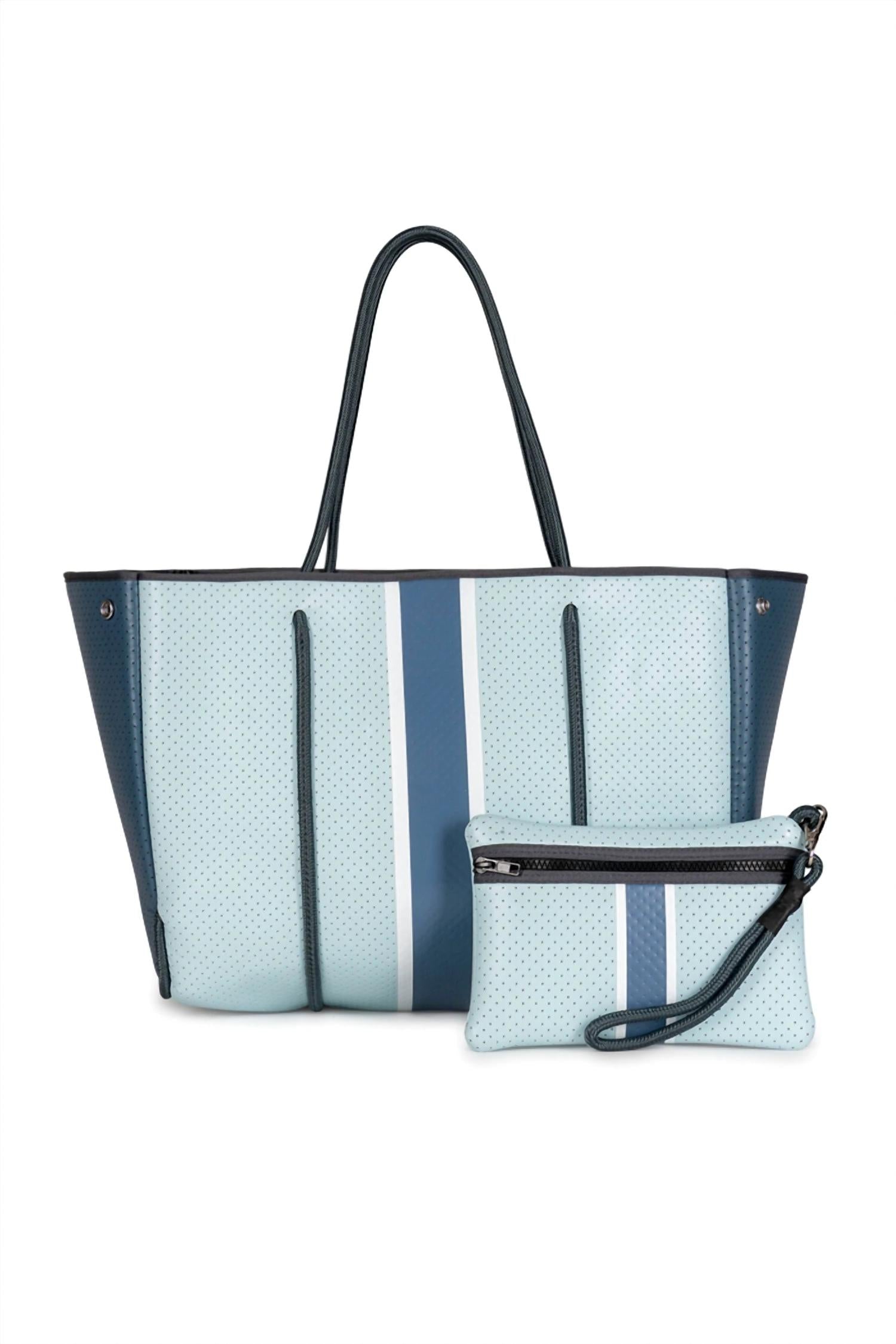 Женская сумка Greyson Azure Tote белого и стального синего цветов HAUTE SHORE
Женская сумка Greyson Azure Tote белого и стального синего цветов HAUTE SHORE