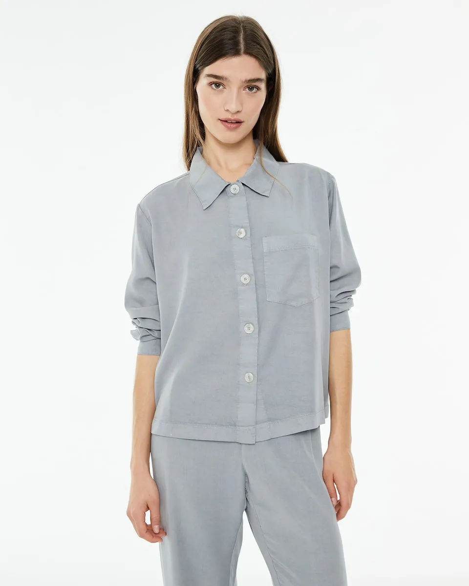 Струящаяся женская куртка с воротником-стойкой и передним карманом System Action, серый
Струящаяся женская куртка с воротником-стойкой и передним карманом System Action, серый