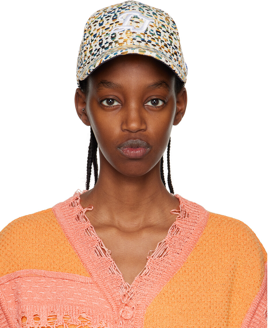 Белая кепка TRS с курсивом ADER error
Белая кепка TRS с курсивом ADER error