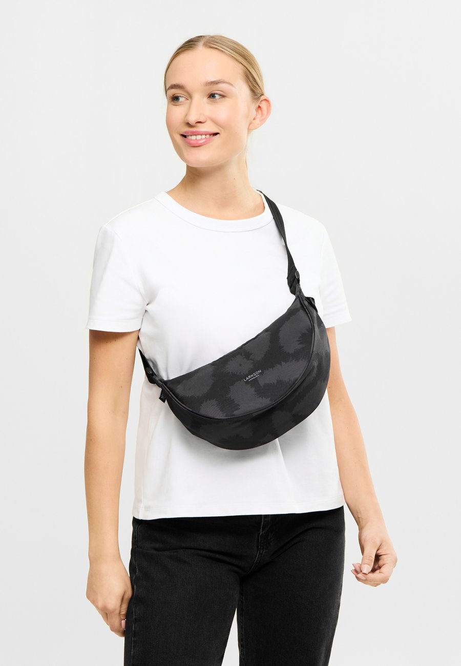 Сумка кросс-боди Larkson SOLVEIG SMALL HALF MOON , Grey Leo/Grey
Сумка кросс-боди Larkson SOLVEIG SMALL HALF MOON , Grey Leo/Grey
