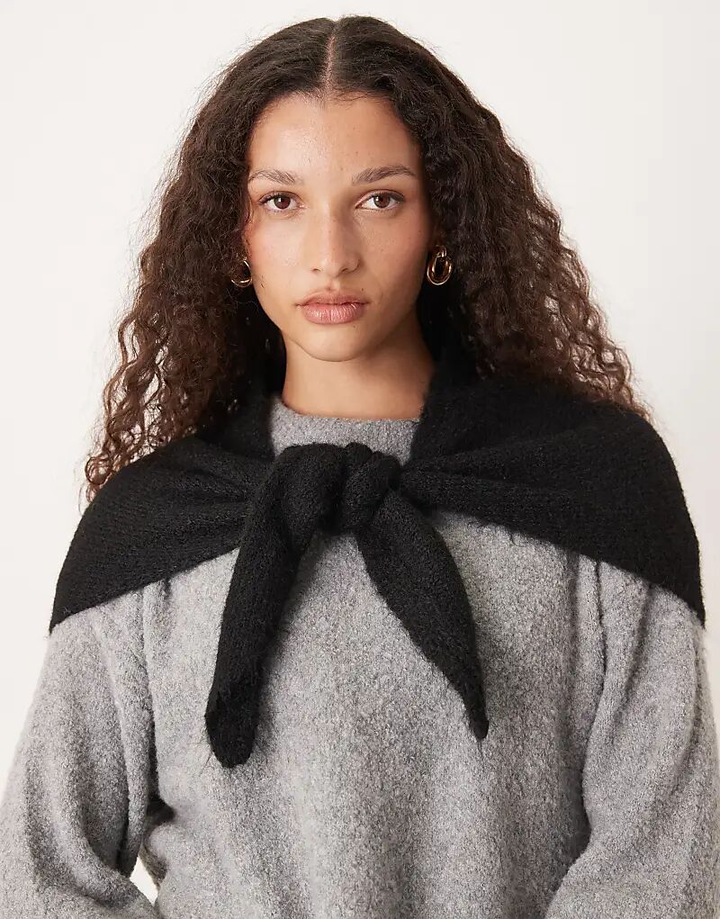 Треугольный вязаный шарф Gina Tricot черного цвета
Треугольный вязаный шарф Gina Tricot черного цвета