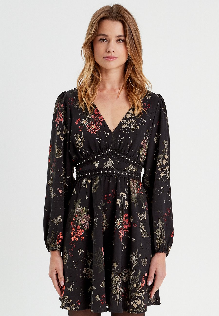 Платье Cache Cache MIT NIETEN, Noir/Black
Платье Cache Cache MIT NIETEN, Noir/Black