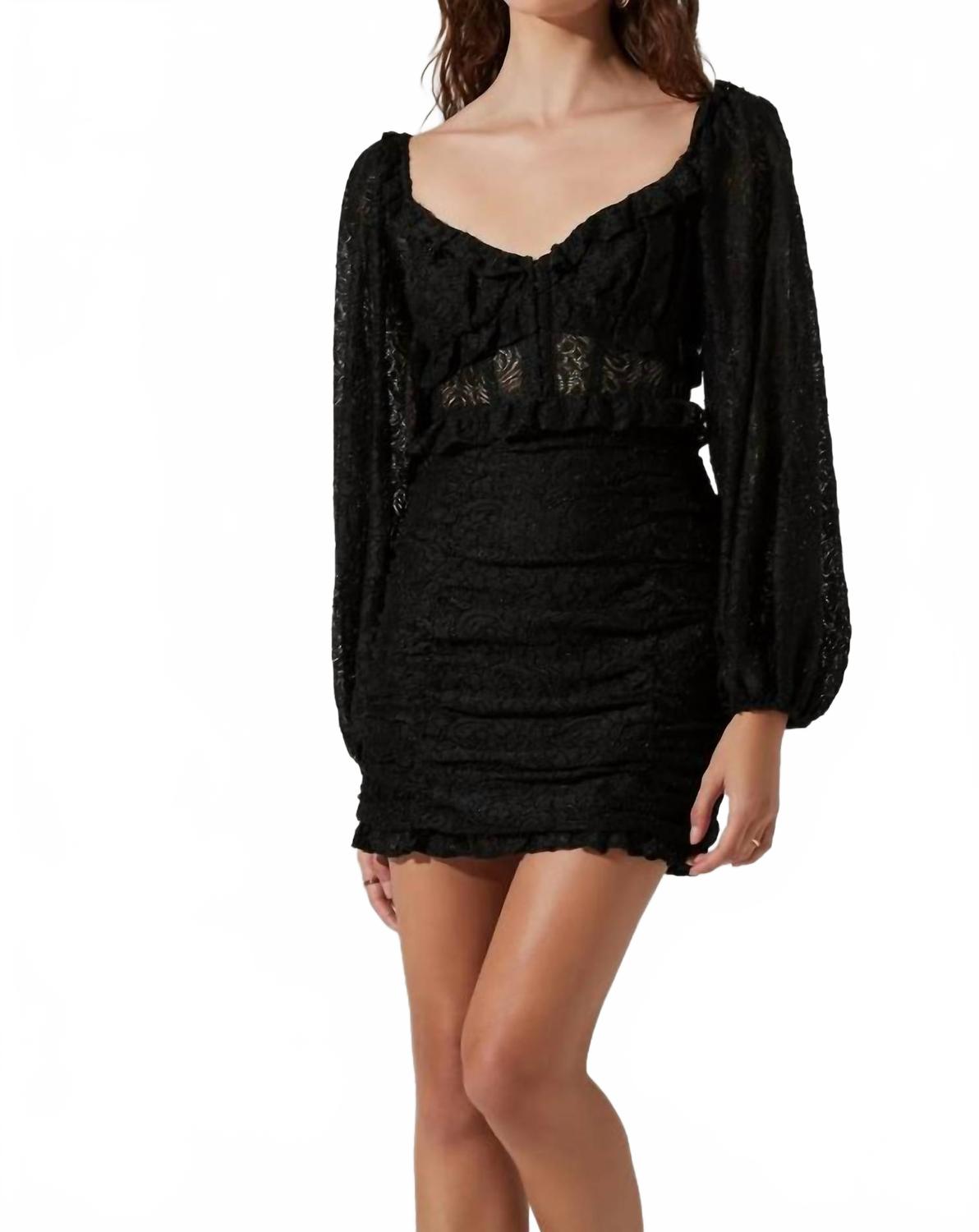 Крислей мини-платье черное ASTR
Крислей мини-платье черное ASTR