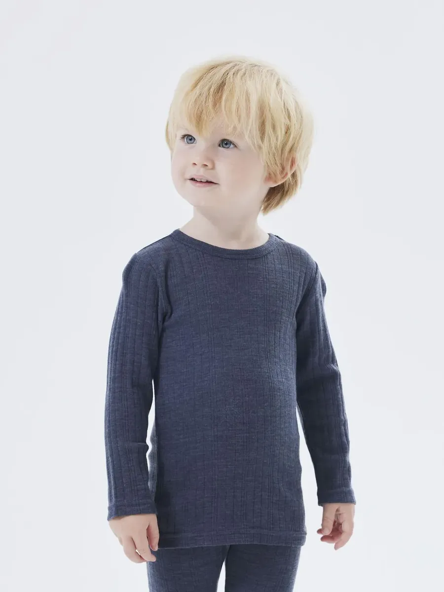 Рубашка с длинными рукавами Name It "NMMWANG WOOL NEEDLE LS TOP SOLID NOOS", из чистой мериносовой шерсти, синий
Рубашка с длинными рукавами Name It "NMMWANG WOOL NEEDLE LS TOP SOLID NOOS", из чистой мериносовой шерсти, синий