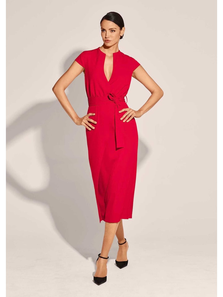 MADELEINE Элегантное красное платье-миди с запахом
MADELEINE Элегантное красное платье-миди с запахом