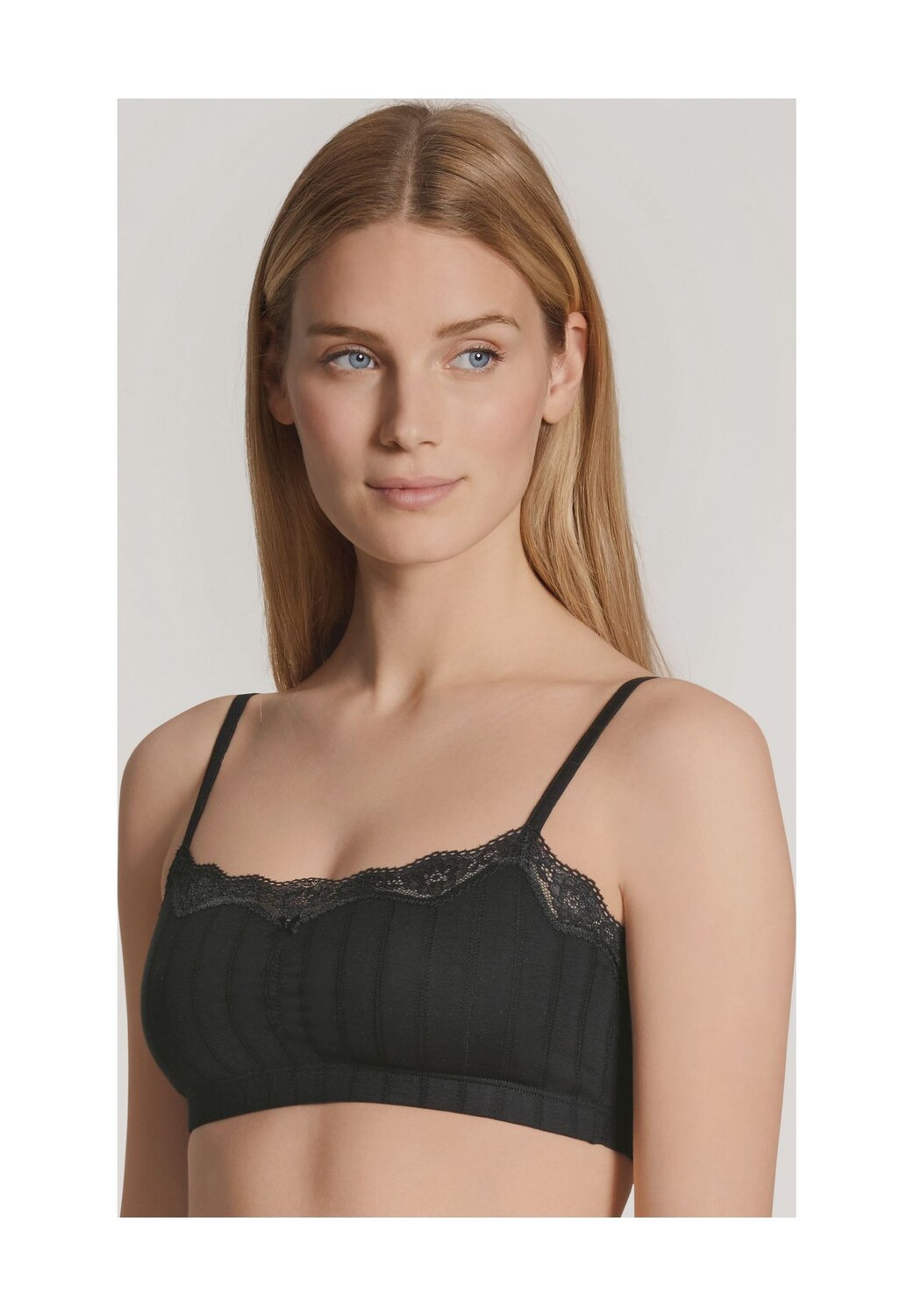 Женское бюстье Etude Toujours на тонких бретелях с кружевом и бантом CALIDA, черный
Женское бюстье Etude Toujours на тонких бретелях с кружевом и бантом CALIDA, черный