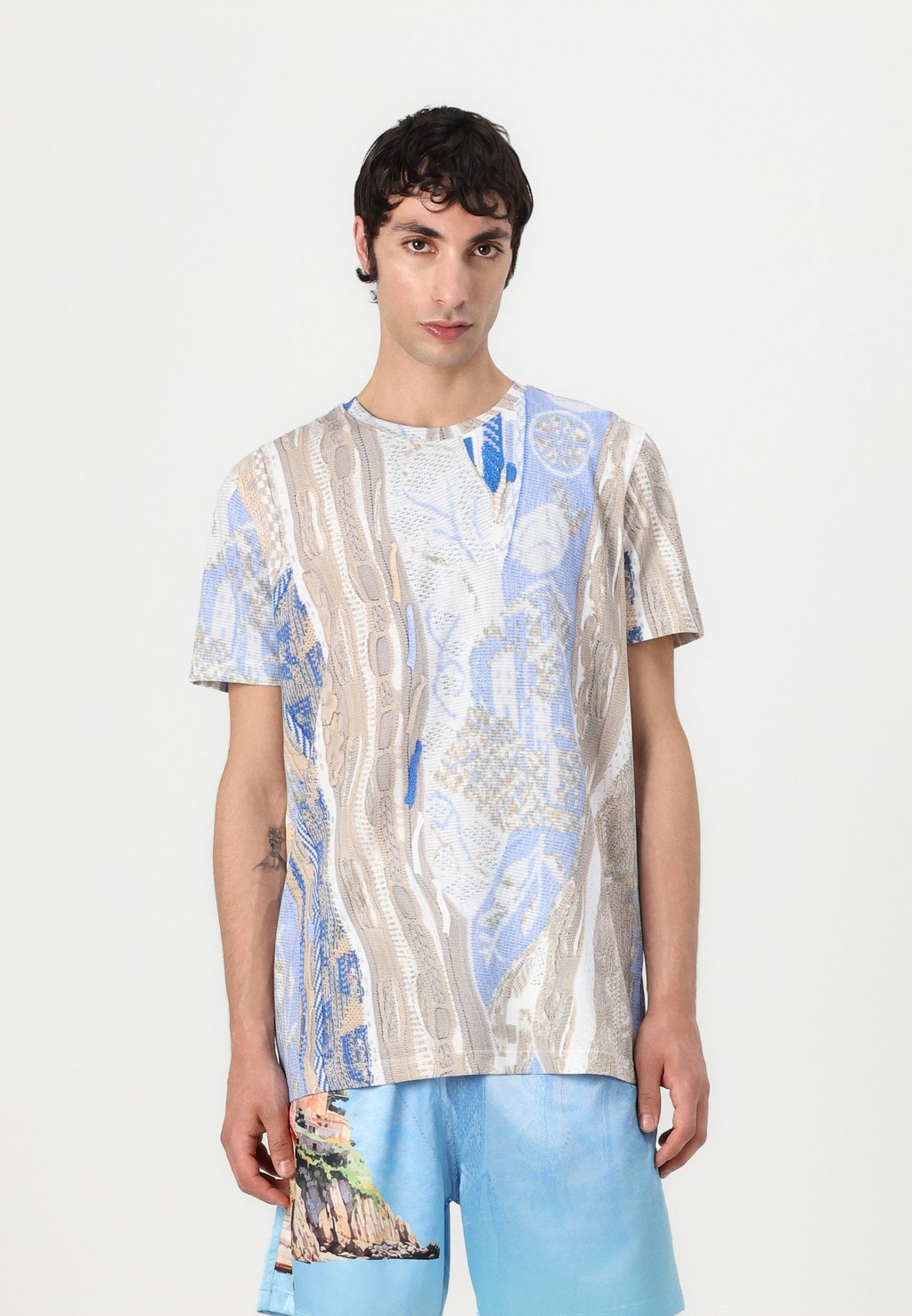 Футболка с принтом UNISEX Carlo Colucci, бежевый
Футболка с принтом UNISEX Carlo Colucci, бежевый