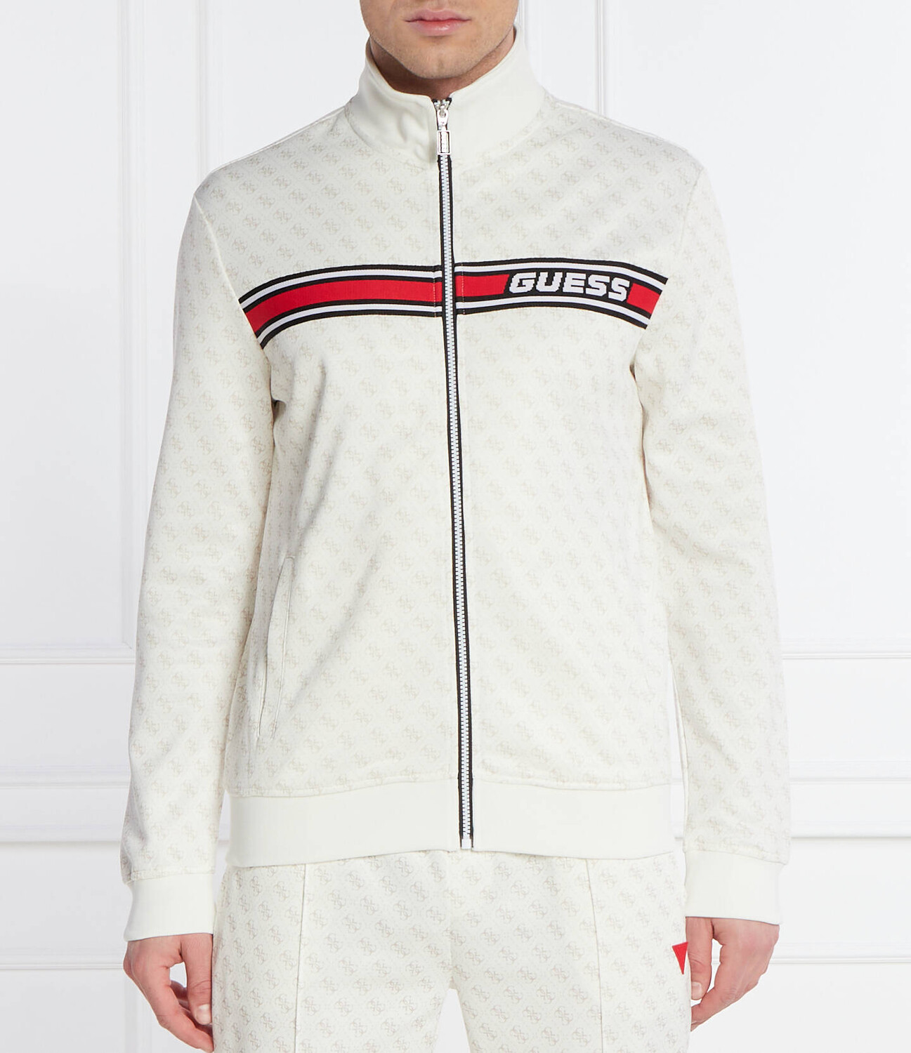 Толстовка GUESS ACTIVE KORBIN Regular Fit, экрю
Толстовка GUESS ACTIVE KORBIN Regular Fit, экрю