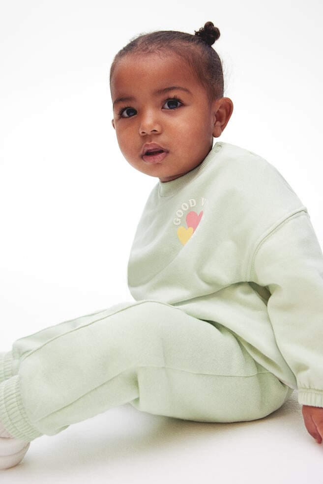 Спортивные штаны из трикотажной ткани H&M, зеленый
Спортивные штаны из трикотажной ткани H&M, зеленый