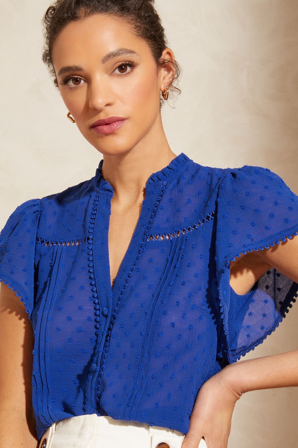 Блуза с V-образным вырезом и расклешенными рукавами Love & Roses, синий
Блуза с V-образным вырезом и расклешенными рукавами Love & Roses, синий