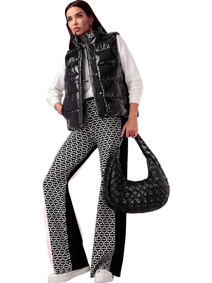 Heine Стеганый жилет черного цвета
Heine Стеганый жилет черного цвета