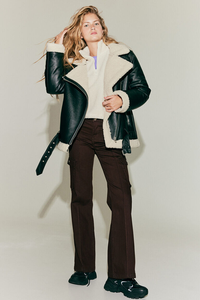 Расклешенные брюки карго H&M, коричневый
Расклешенные брюки карго H&M, коричневый