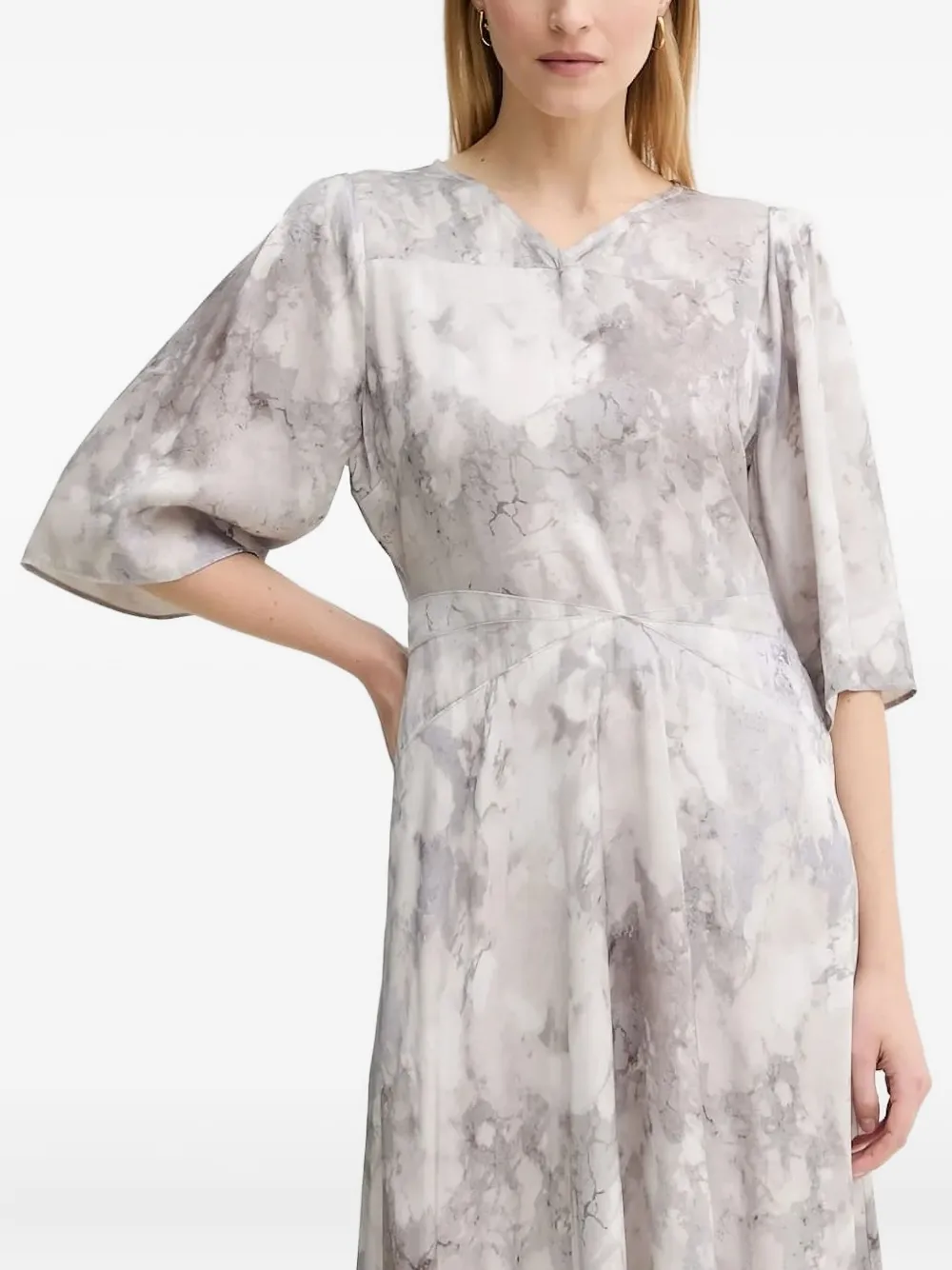 Платье миди с объемными рукавами и принтом Gestuz, серый
Платье миди с объемными рукавами и принтом Gestuz, серый