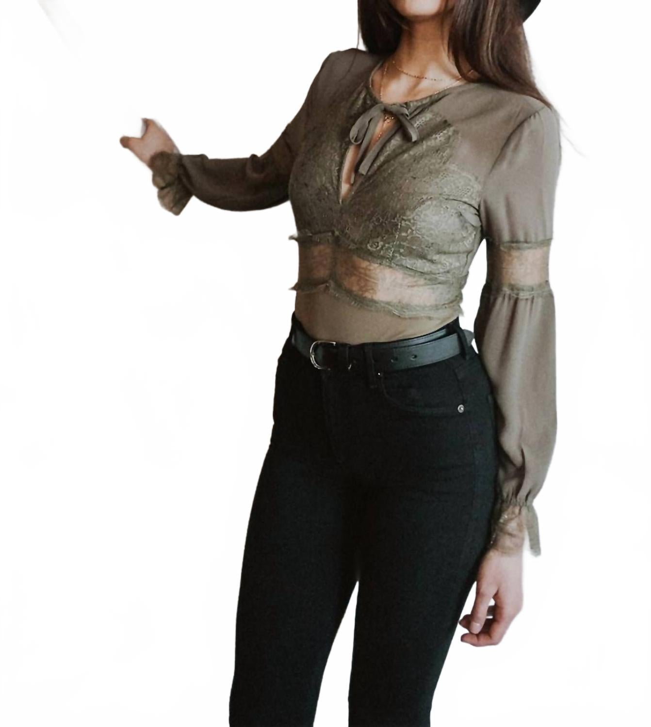 Коричневый боди с кружевными деталями и длинными рукавами Strut & Bolt
Коричневый боди с кружевными деталями и длинными рукавами Strut & Bolt