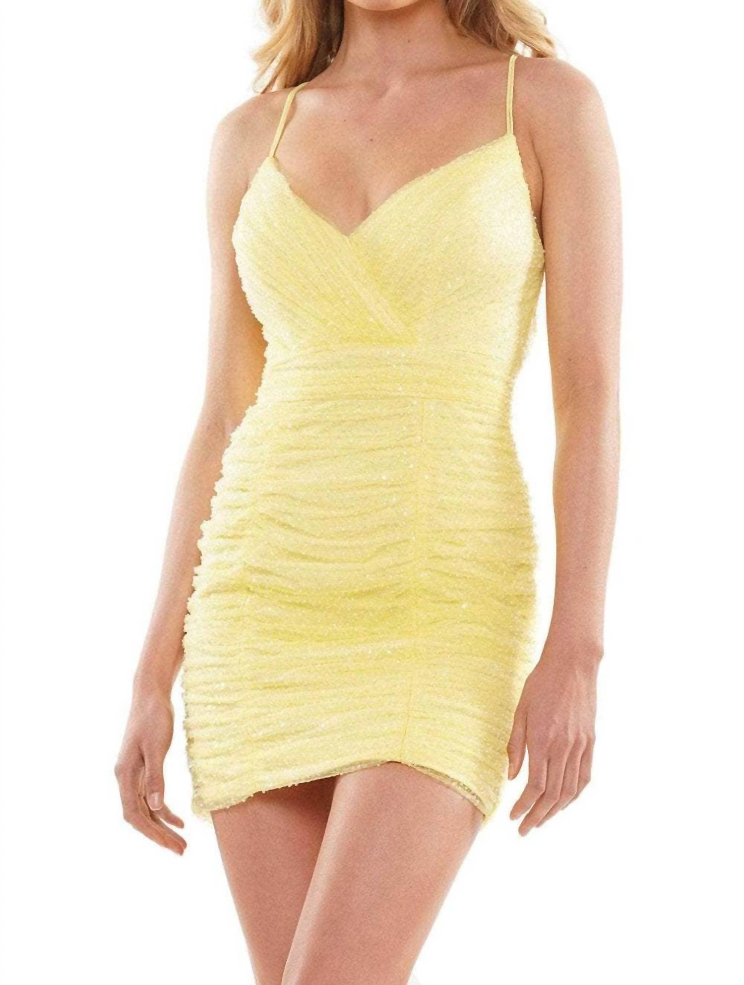 Платье для коктейля с V-образным вырезом, расшитое бисером, желтого цвета COLORS DRESS
Платье для коктейля с V-образным вырезом, расшитое бисером, желтого цвета COLORS DRESS