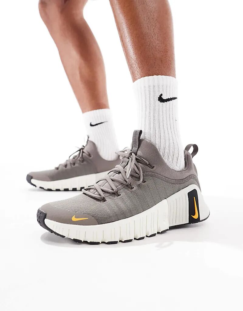 Кроссовки Nike Training Free Metcon 6 серого цвета
Кроссовки Nike Training Free Metcon 6 серого цвета