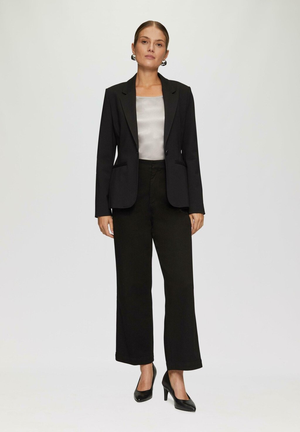 Блуза s.Oliver BLACK LABEL, светло-серый
Блуза s.Oliver BLACK LABEL, светло-серый