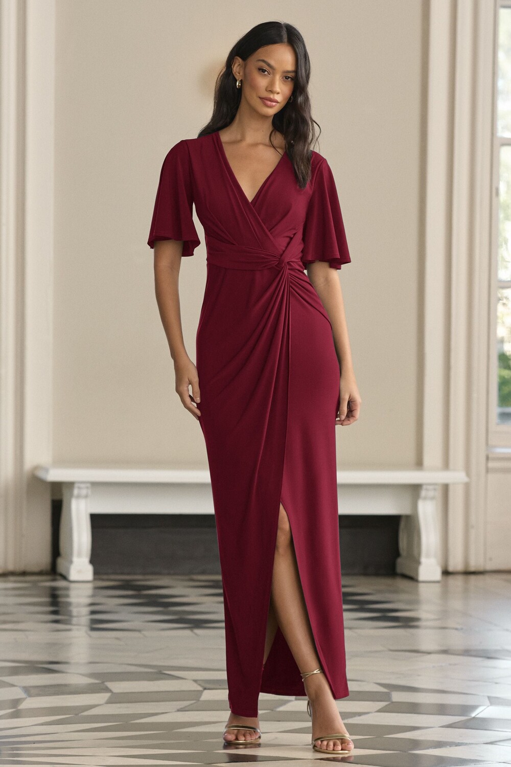 Платье подружки невесты с короткими рукавами V-образным вырезом и декором Lipsy, красный
Платье подружки невесты с короткими рукавами V-образным вырезом и декором Lipsy, красный