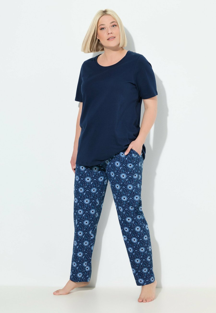 Пижамный комплект Ulla Popken SUNSET SET, Midnight Blue/Dark Blue
Пижамный комплект Ulla Popken SUNSET SET, Midnight Blue/Dark Blue