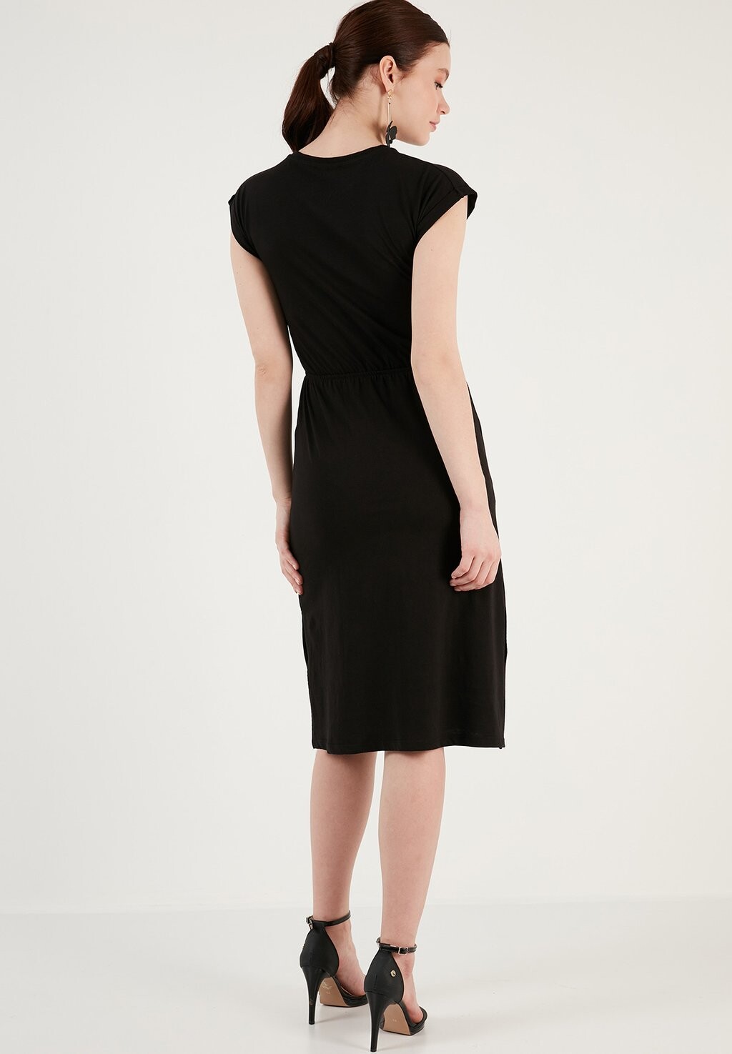 Дневное платье Short Sleeve Midi LELA, черное
Дневное платье Short Sleeve Midi LELA, черное