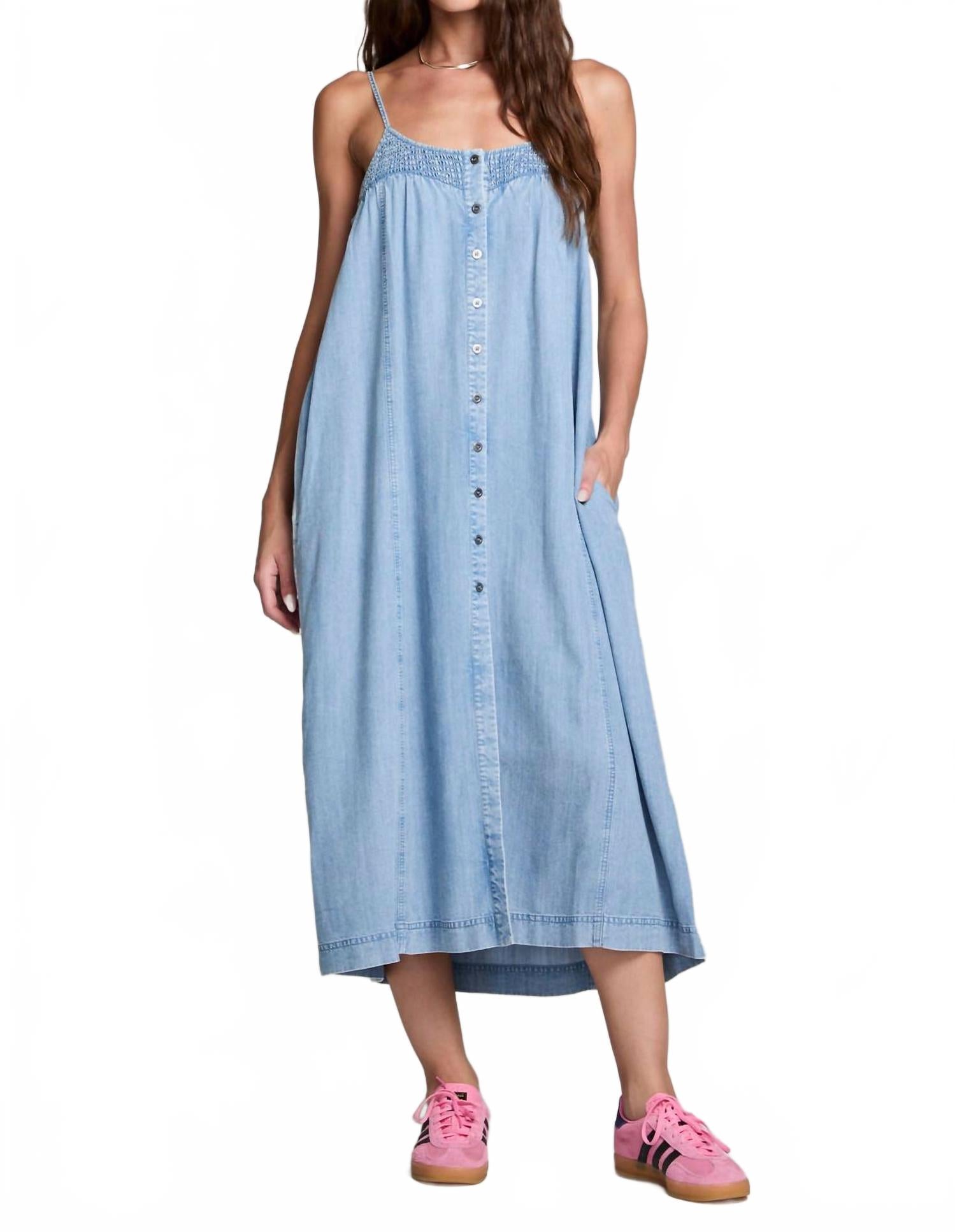 Шамбревое миди-платье в винтажном индиго Saltwater Luxe
Шамбревое миди-платье в винтажном индиго Saltwater Luxe