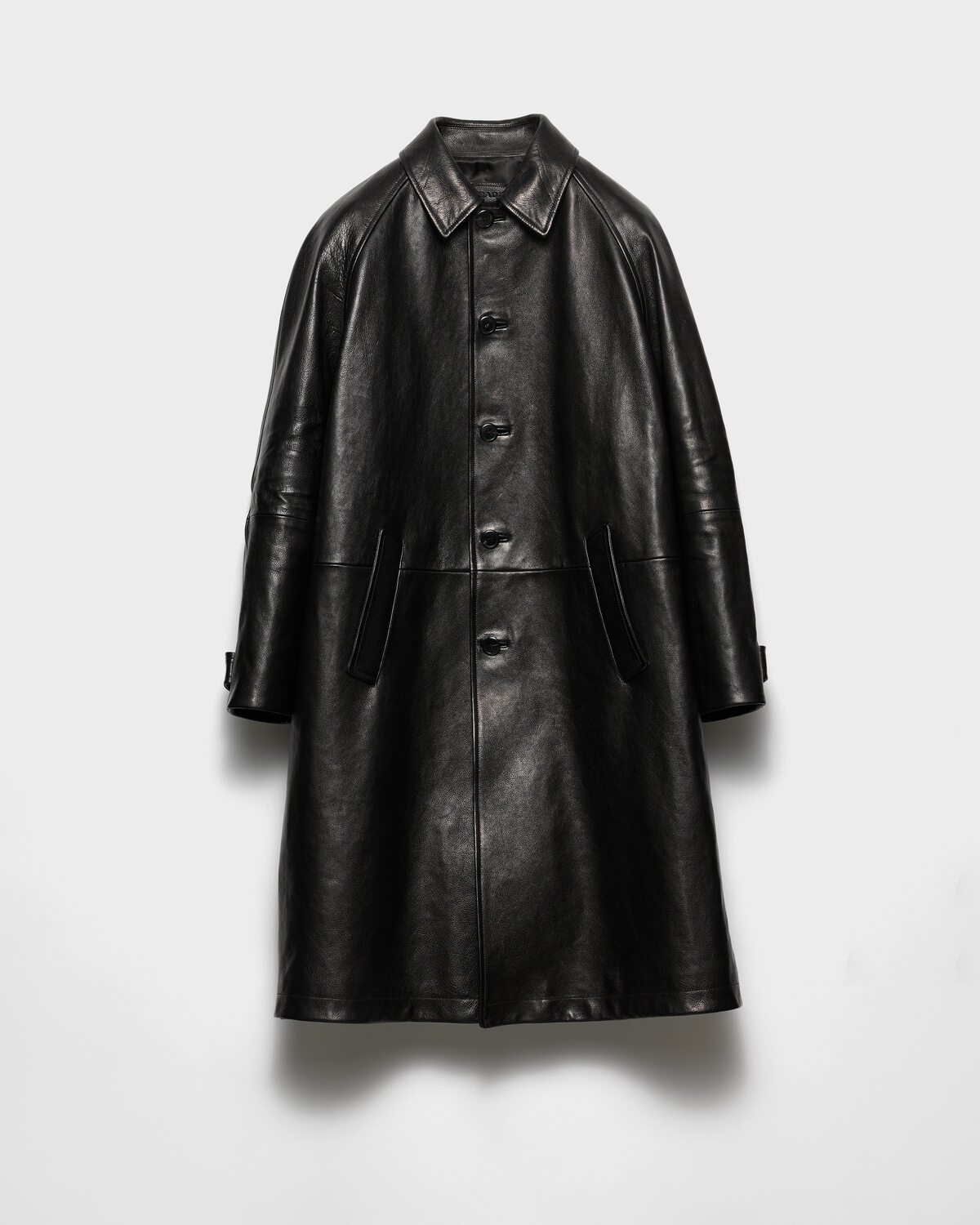 Удлиненное кожаное пальто Prada, черный
Удлиненное кожаное пальто Prada, черный