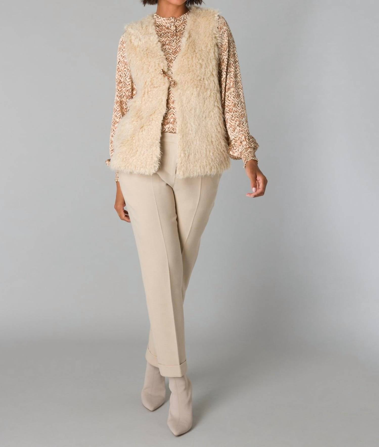 Реверсивный жилет Oda в светло-песочном цвете Yest, Light Sand
Реверсивный жилет Oda в светло-песочном цвете Yest, Light Sand