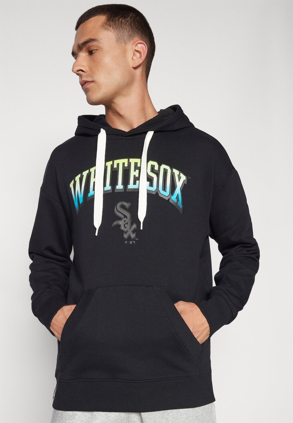 Толстовка с капюшоном MLB CHICAGO WHITE SOX GRADIENT PULLOVER HOODIE Fanatics, черный
Толстовка с капюшоном MLB CHICAGO WHITE SOX GRADIENT PULLOVER HOODIE Fanatics, черный