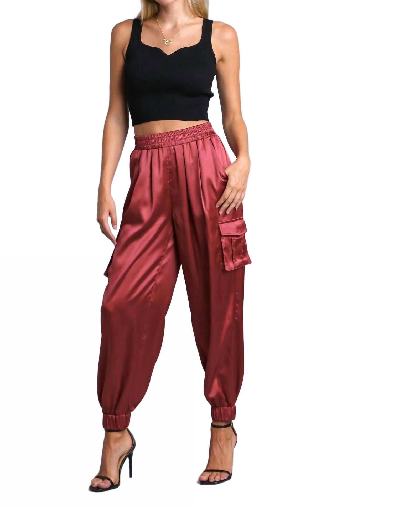 Сатиновые джоггеры с карманами в цвете розового дерева Umgee
Сатиновые джоггеры с карманами в цвете розового дерева Umgee