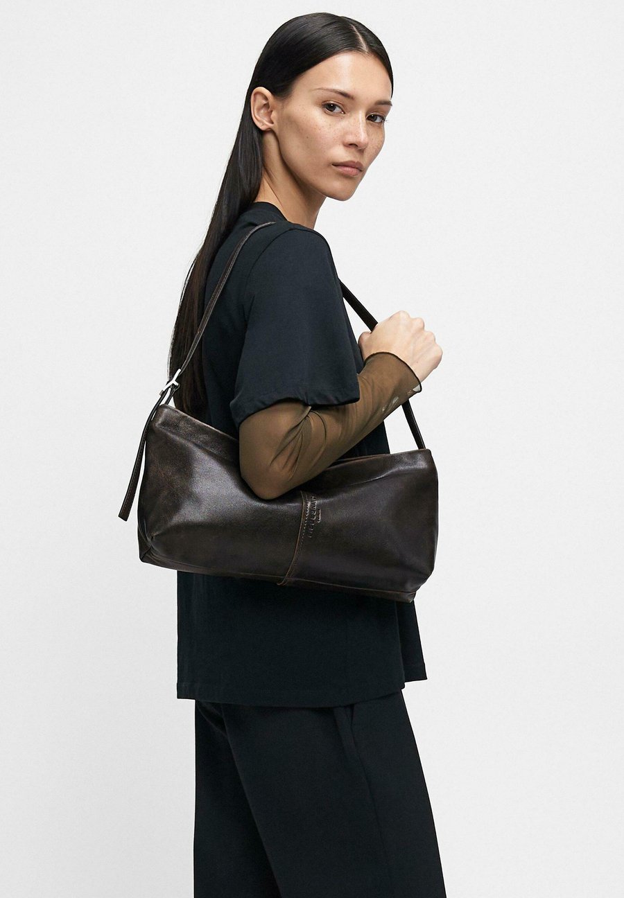 Сумка Liebeskind Berlin Handbag, Dunkelbraun/Dark Brown
Сумка Liebeskind Berlin Handbag, Dunkelbraun/Dark Brown