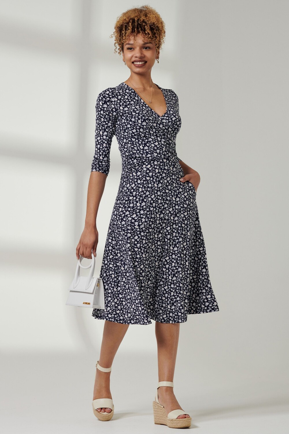 Платье миди из трикотажа с рукавами 3/4 Jolie Moi, синий
Платье миди из трикотажа с рукавами 3/4 Jolie Moi, синий