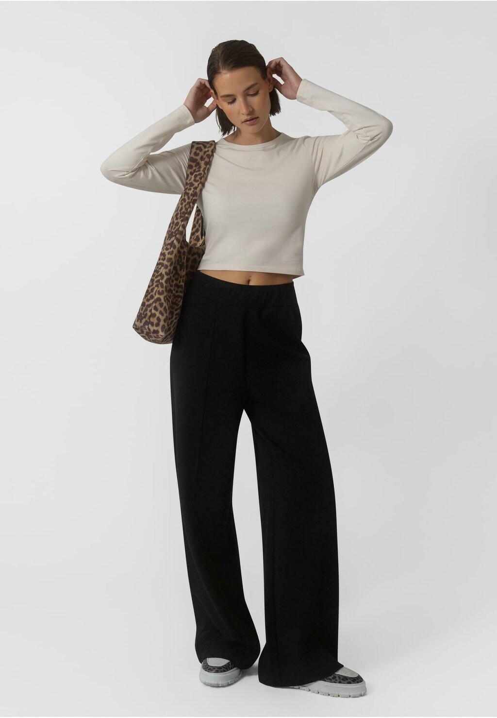 Брюки VELAH WIDE OH APRIL, черный
Брюки VELAH WIDE OH APRIL, черный