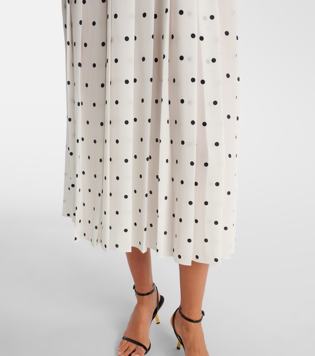 Шелковое платье миди в горошек Alessandra Rich, White-Navy Blue
Шелковое платье миди в горошек Alessandra Rich, White-Navy Blue