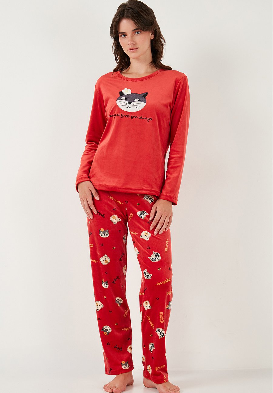 Пижамный комплект LELA SET , Red
Пижамный комплект LELA SET , Red