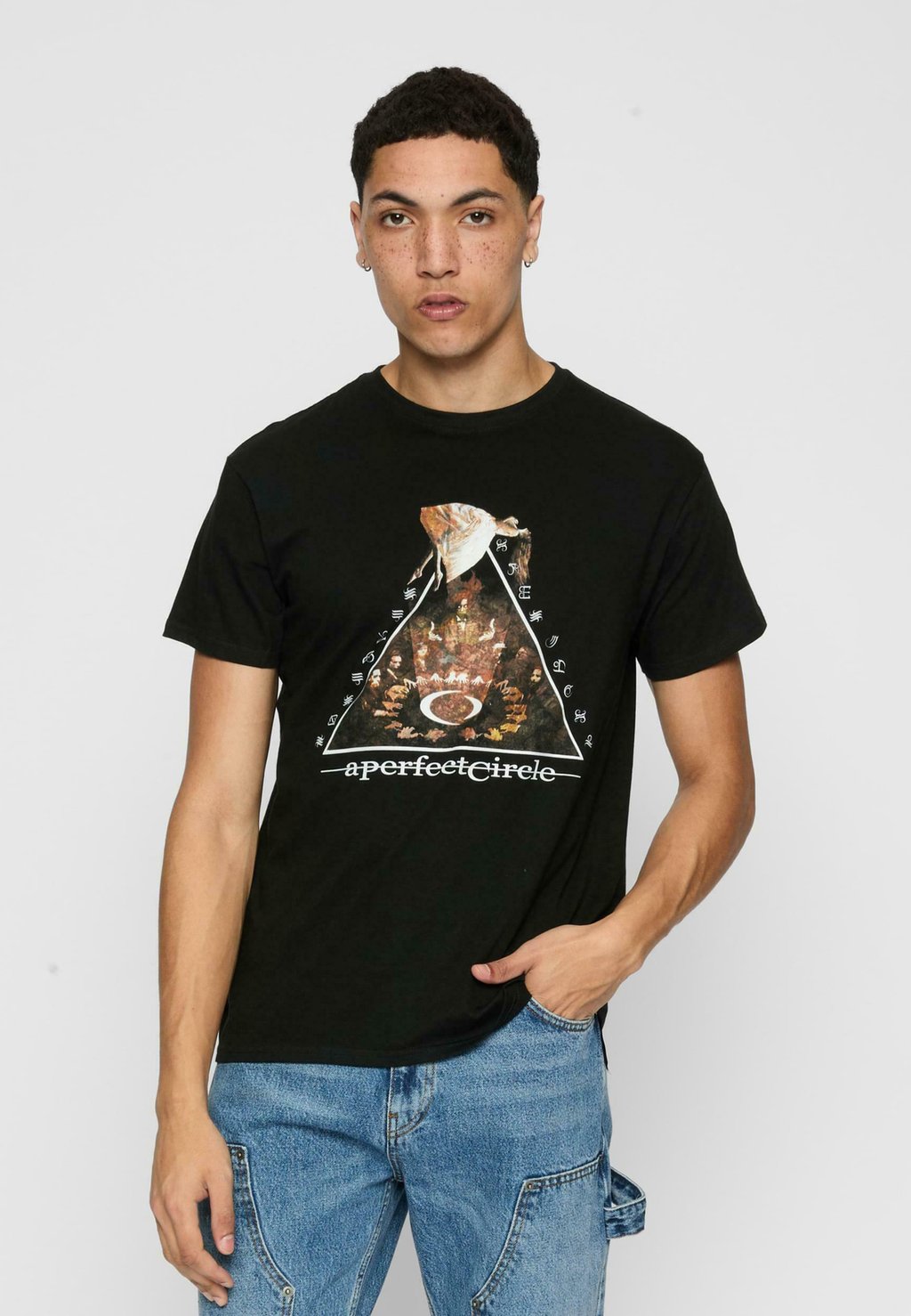 Рубашка с принтом SURRENDER TO GRAVITY Merchcode, черный
Рубашка с принтом SURRENDER TO GRAVITY Merchcode, черный