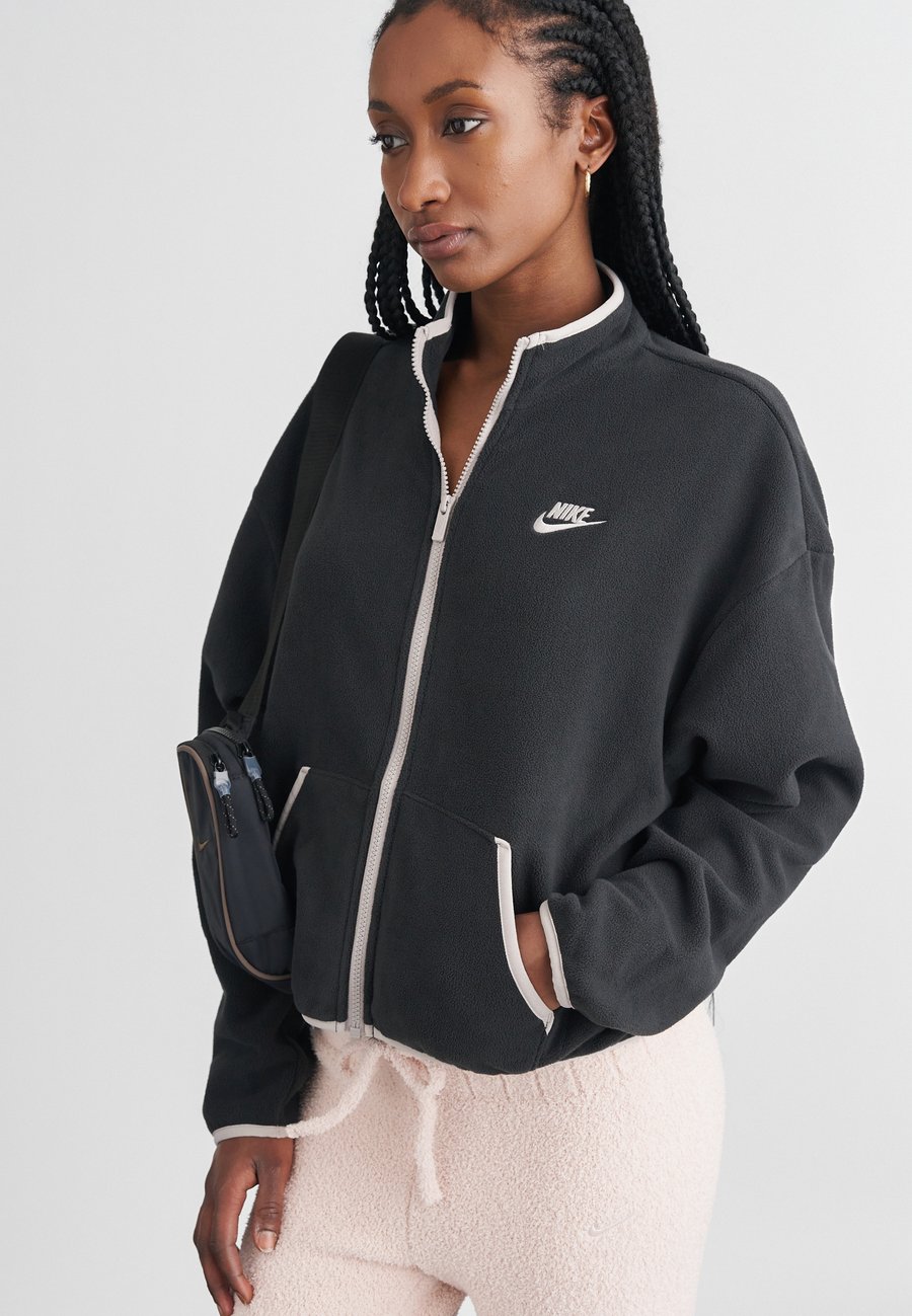 Джемпер Nike Sportswear Fleece jumper, Black/College Grey/Black
Джемпер Nike Sportswear Fleece jumper, Black/College Grey/Black