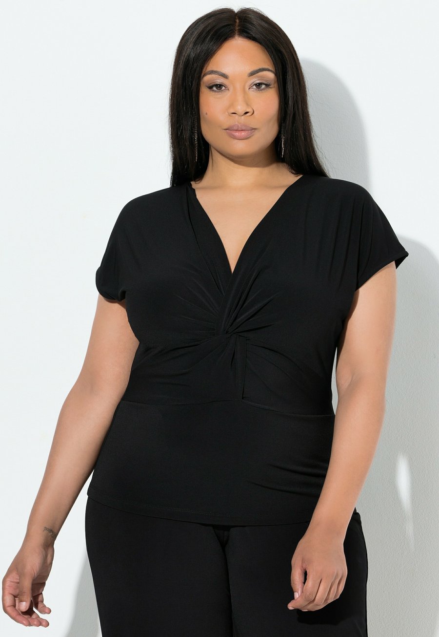 Блуза Ulla Popken DRAPIERUNG V-AUSSCHNITT, Black
Блуза Ulla Popken DRAPIERUNG V-AUSSCHNITT, Black